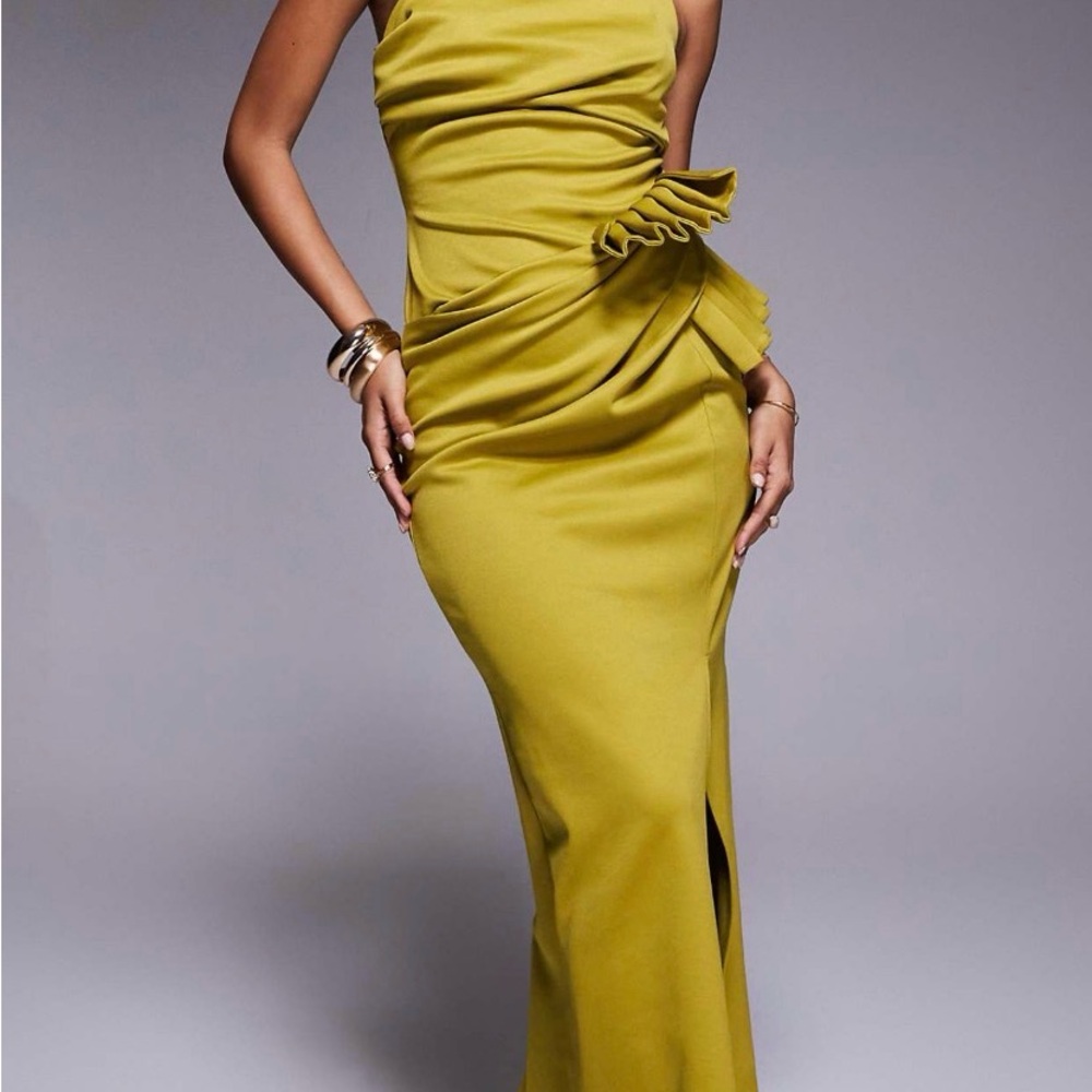 Elegant Chartreuse Evening Gown - Sleeveless Ruched Detail